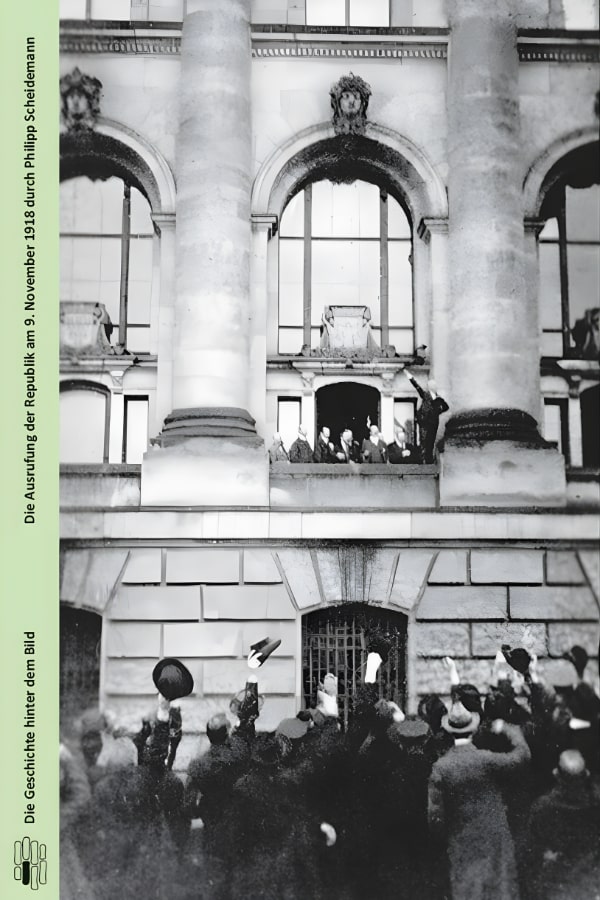 Buchcover "Die Ausrufung der Republik am 9. November 1918 durch Philipp Scheidemann" von Walter Mühlhausen. Das Cover zeigt eine Schwarz-Weiß-Fotografie der Ausrufung der Republik durch Scheidemann am 9. November 1918 von der Westfront des Reichstages aus, mit dem davorliegenden Königsplatz.