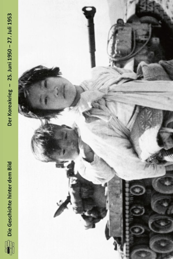 Buchcover "Der Koreakrieg - 25- Juni 1950 - 27. Juli 1953" von Rolf Steininger. Das Bild zeigt in Vordergrund zwei Kinder im Juni 1951, die auf der Flucht sind. Im Hintergrund ist ein amerikanischer M-26 Panzer.