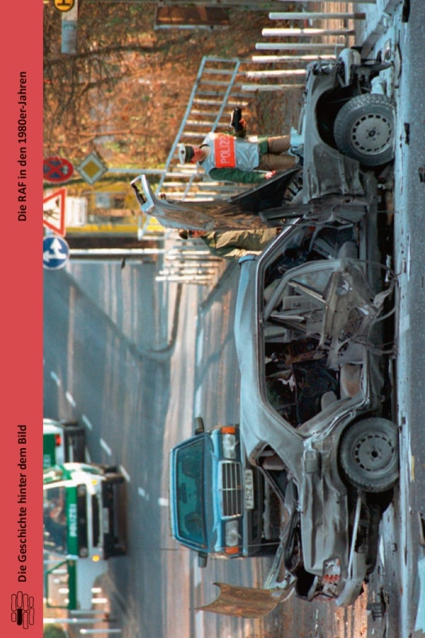 Buchcover "Die RAF in den 1980er-Jahren" von Jan-Hendrik Schulz. Das Cover zeigt das Wrack der Limousine des Vorstandssprechers der Deutschen Bank, Alfred Herrhausen, in Bad Homburg, 30. November 1989.
