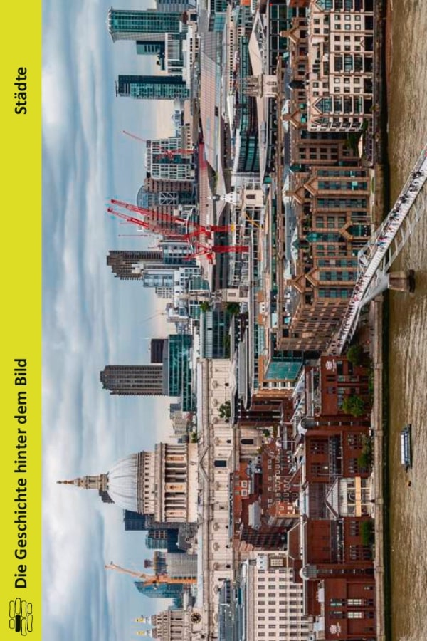 Buchcover "Städte" von Robert Kaltenbrunner und Peter Jakubowski. Das Cover zeigt eine Stadtansicht mit vielen architektonischen Gebäuden und Baustellen.