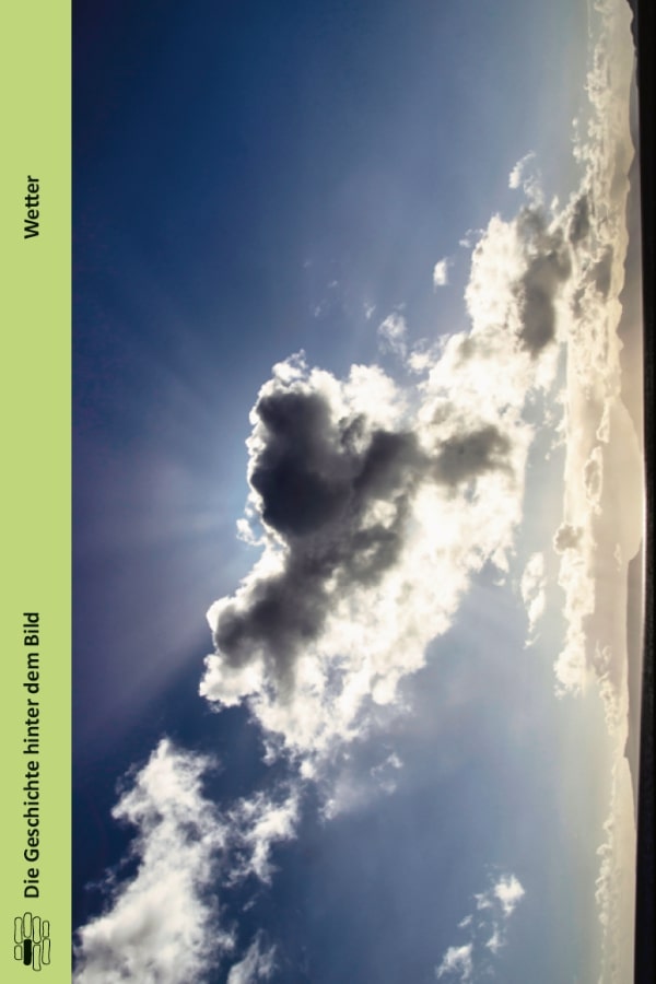 Buchcover "Wetter" von Philipp Reutter. Das Cover zeigt einen bewölkten Himmel. Hinter einer großen Wolke erkennt man leichte Sonnenstrahlen.