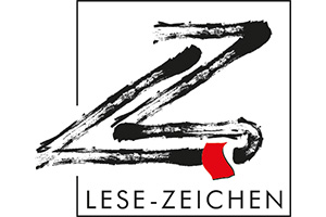 Logo mit zwei diagonal übereinander angeordneten schwarzen, pinselstrichartigen "Z"-Formen, einem kleinen roten Lesezeichen darunter und dem Text "LESE-ZEICHEN" in schwarzer Schrift unter dem Bild.