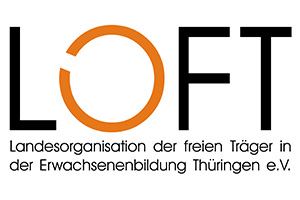 Logo mit dem Text "LOFT" in fetten Buchstaben, wobei das "O" ein unvollständiger oranger Kreis ist. Darunter ist zu lesen: "Landesorganisation der freien Träger in der Erwachsenenbildung Thüringen e.V.