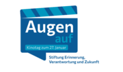 Blaue Grafik mit einer Klappe und Text: "Augen auf", "Kinotag zum 27. Januar", und "Stiftung Erinnerung, Verantwortung und Zukunft" auf weißem Hintergrund.