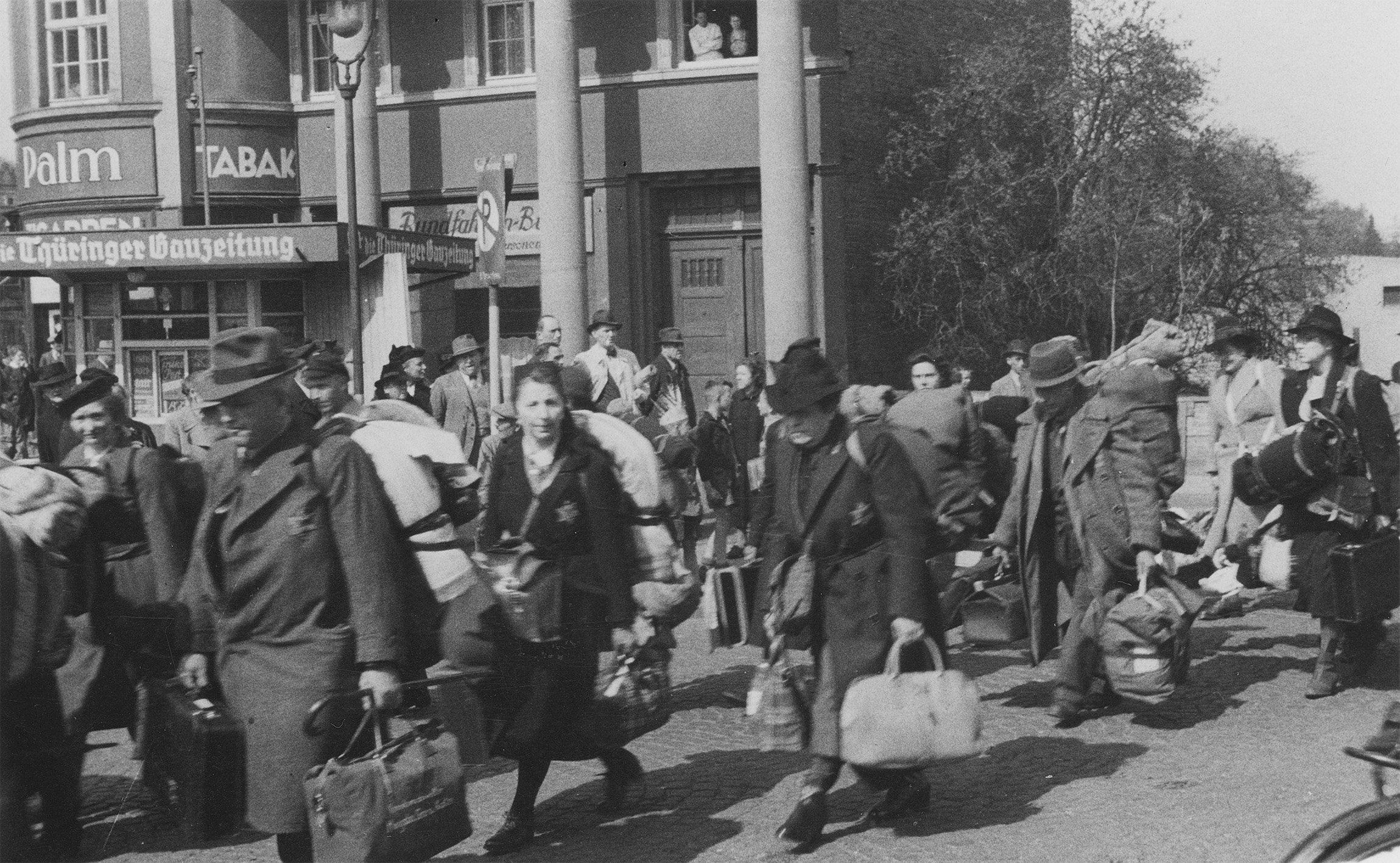 Jüdinnen und Juden werden aus Eisenach deportiert.