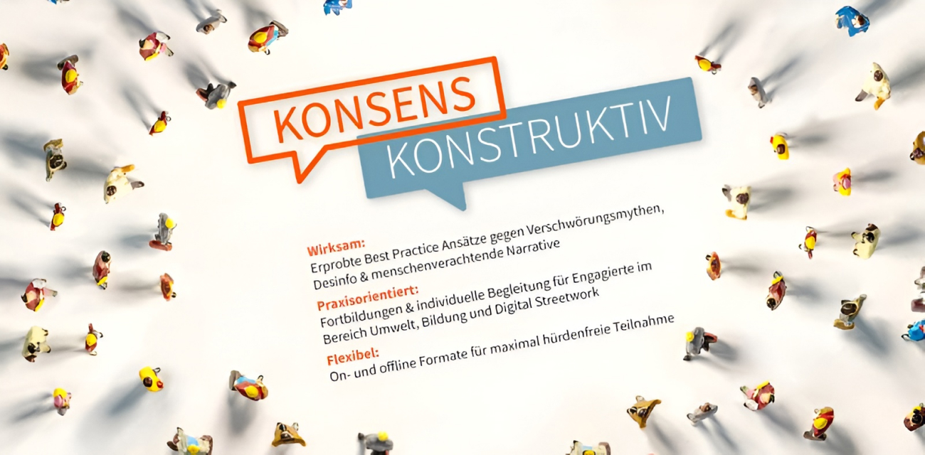 Draufsicht auf kleine Figuren, die einen flachen Bildschirm mit einem deutschen Text umgeben, der die Initiative "Konsens Konstruktiv" beschreibt, die sich auf effektive, praktische und flexible Engagementformate konzentriert.